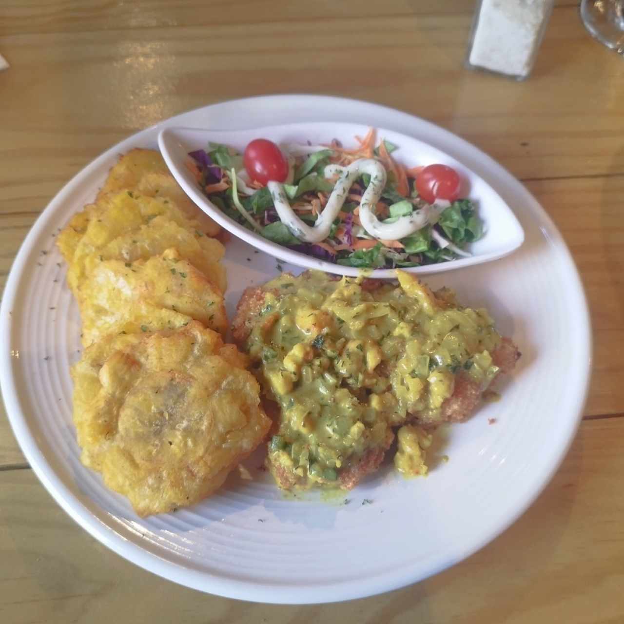 filete de pescado con salsa caribe de camarones