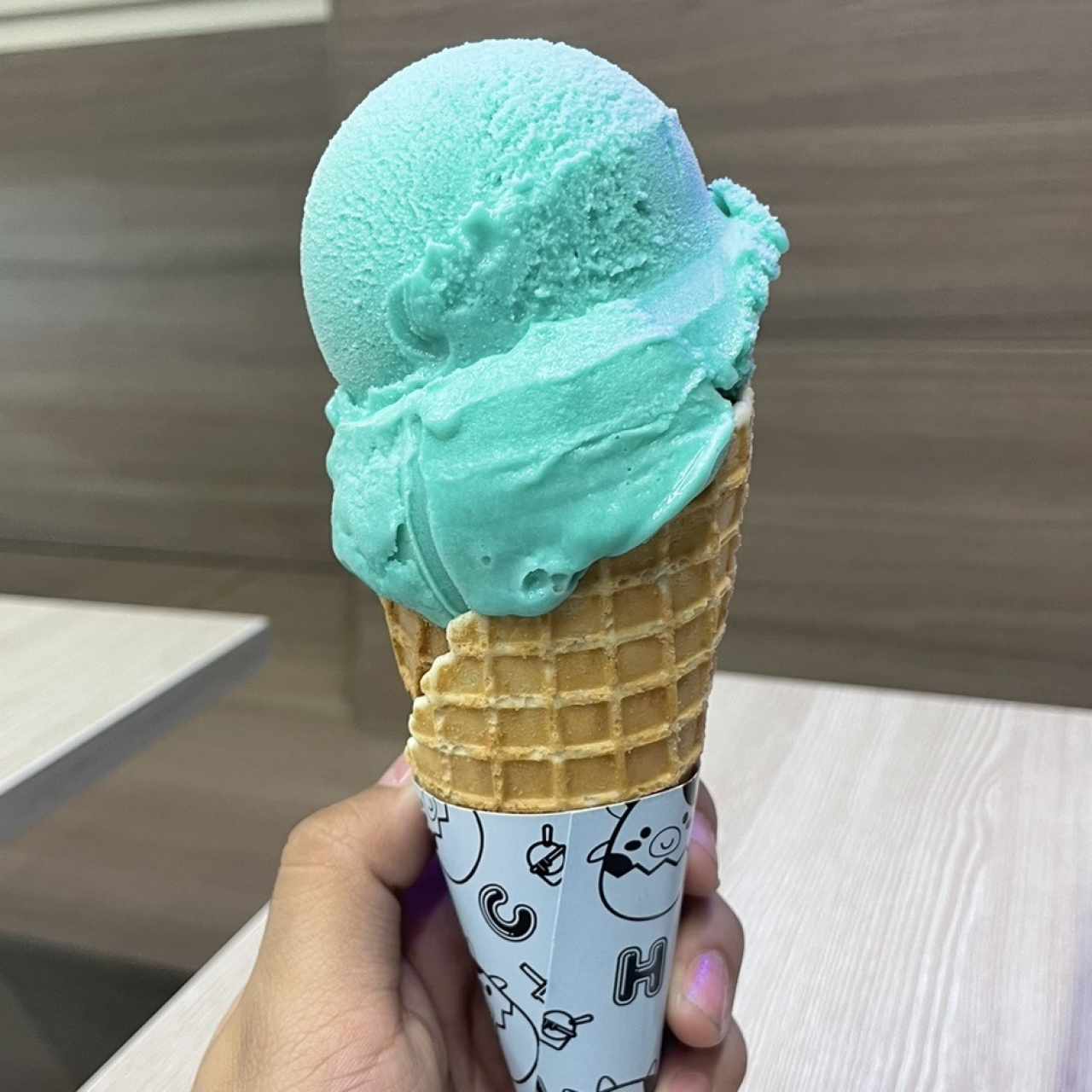 Helado de vainilla azul