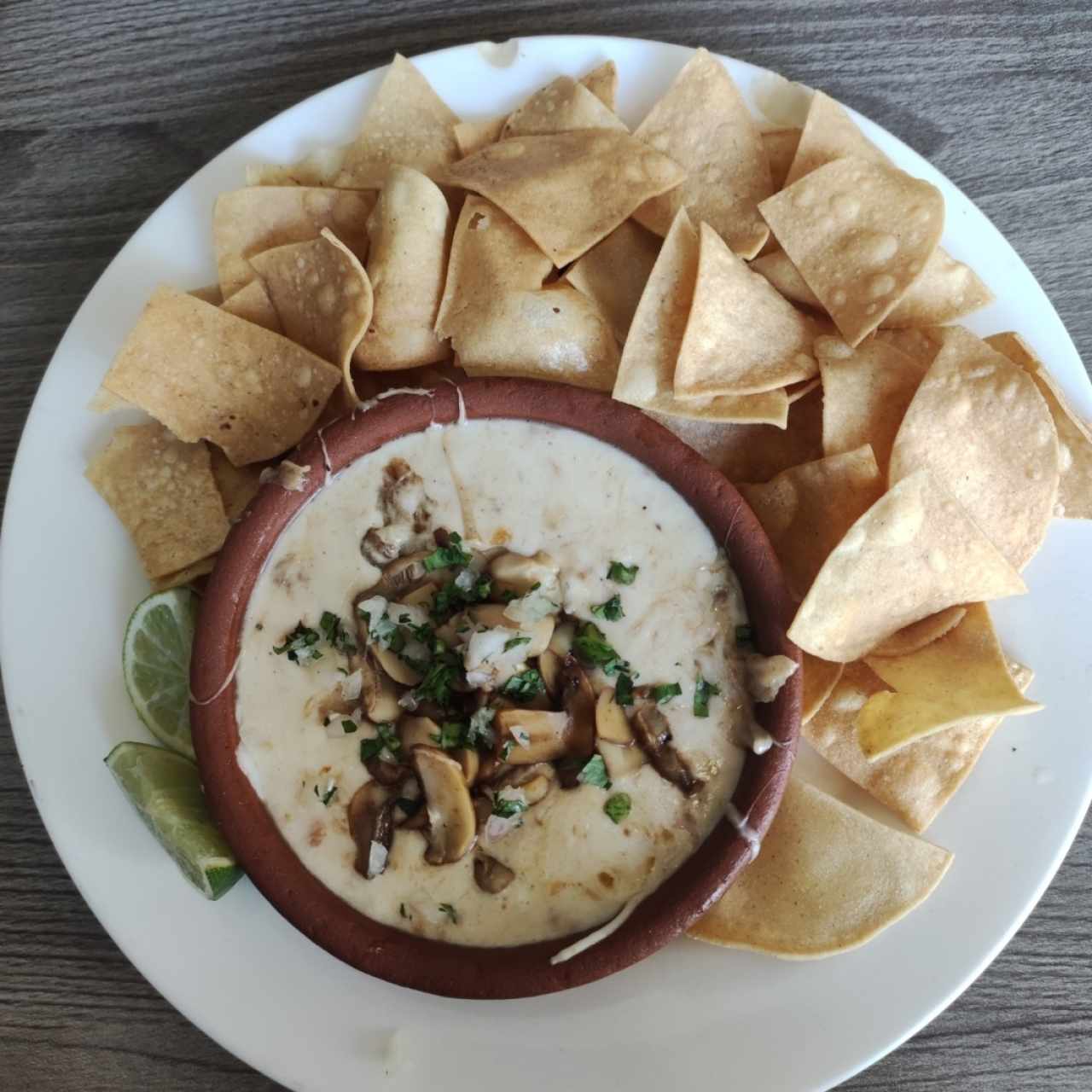 Queso fundido con champiñones 