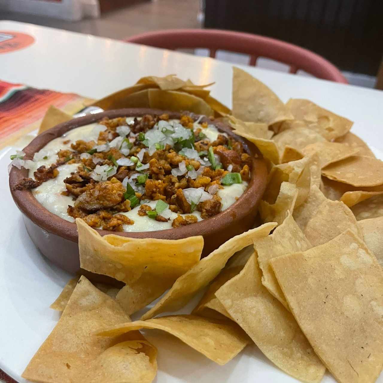 Queso fundido con chorizo 