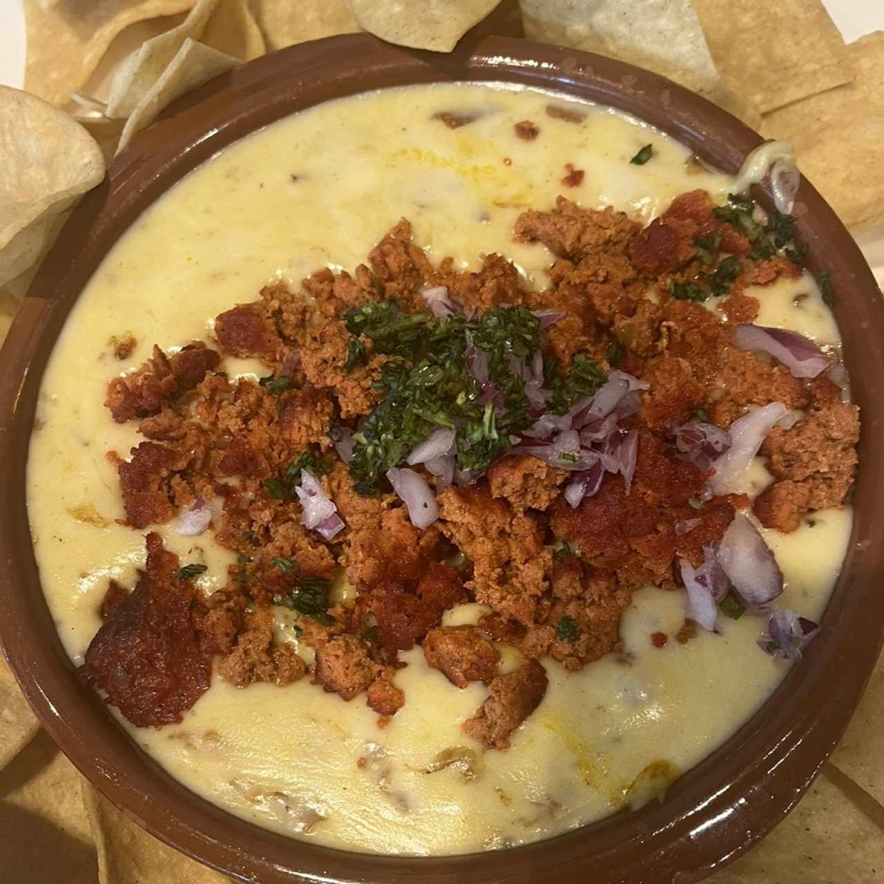 Queso fundido con chorizo