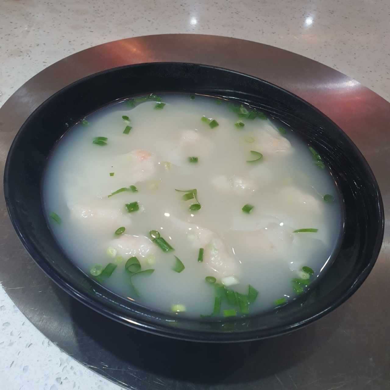 sopa de wanton de camarones