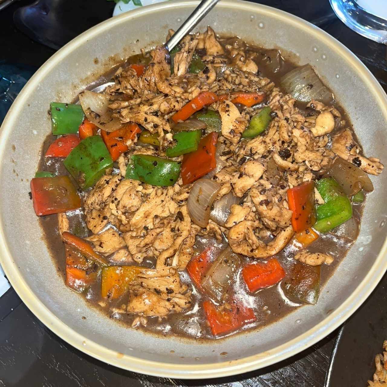 Pollo en Salsa de Frijol Negro