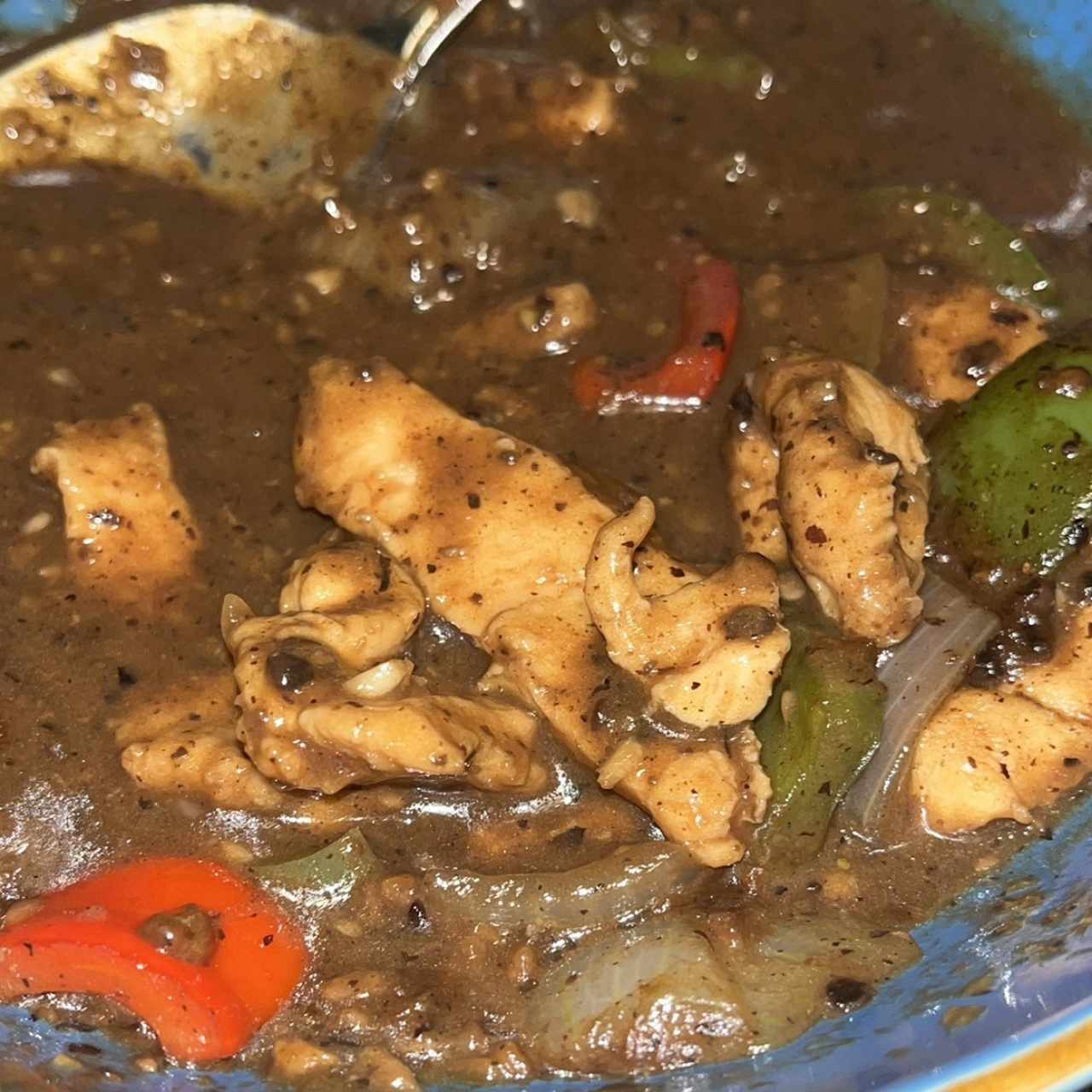 Pollo en Salsa de Frijol Negro