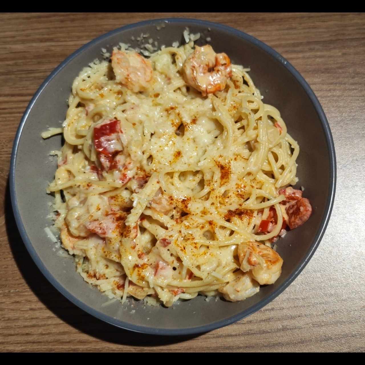 Pasta con camarón salsa blanca al ajillo