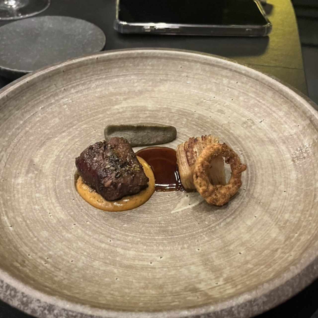 Ribeeye de Wagyu Argentino con milhojas de raiz de apio. Espectacular 