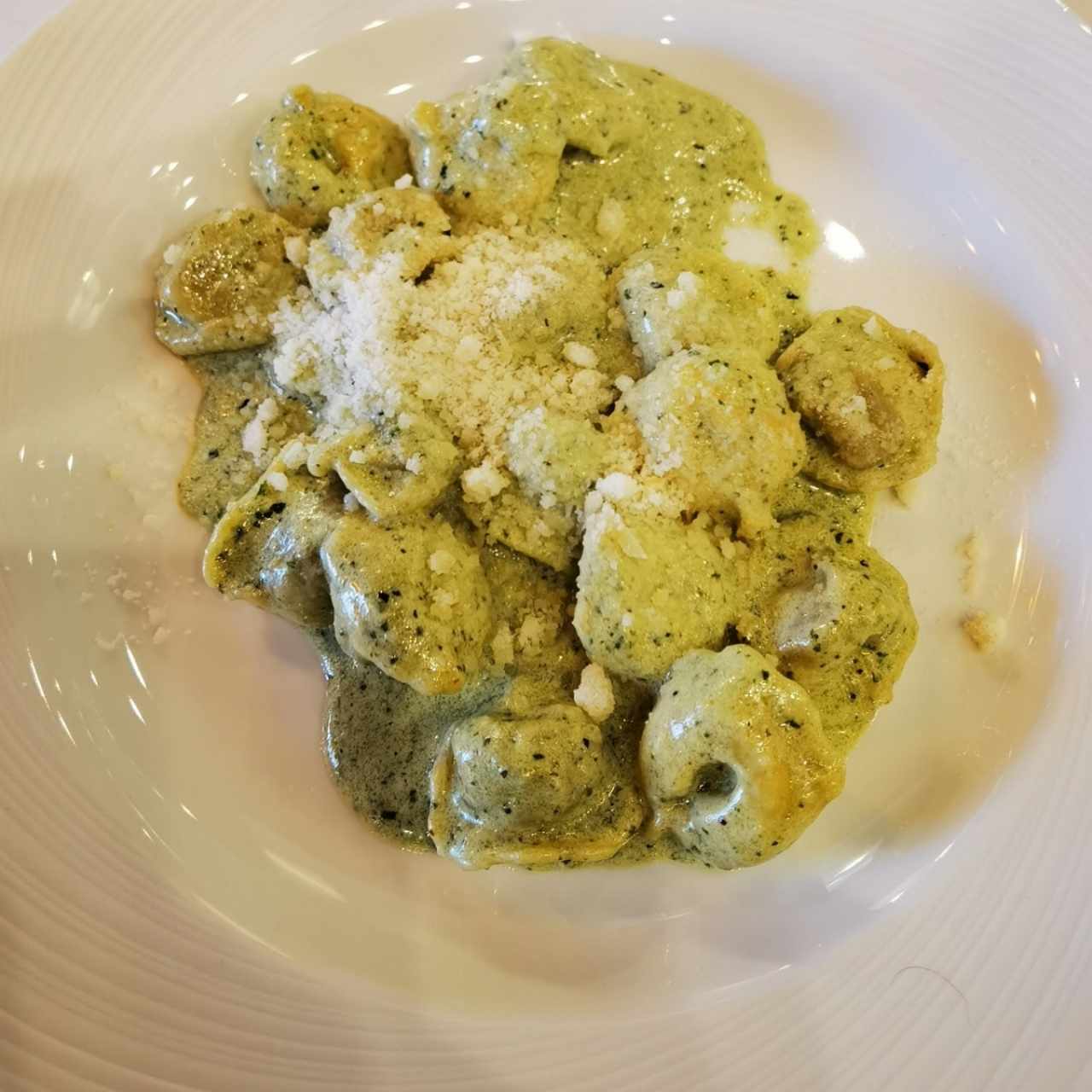 Tortellini de ternera en pistaccio