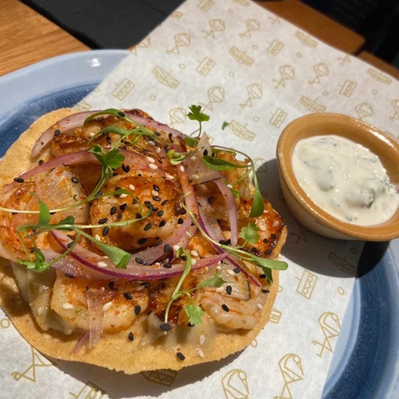 tostada de camaron al grill