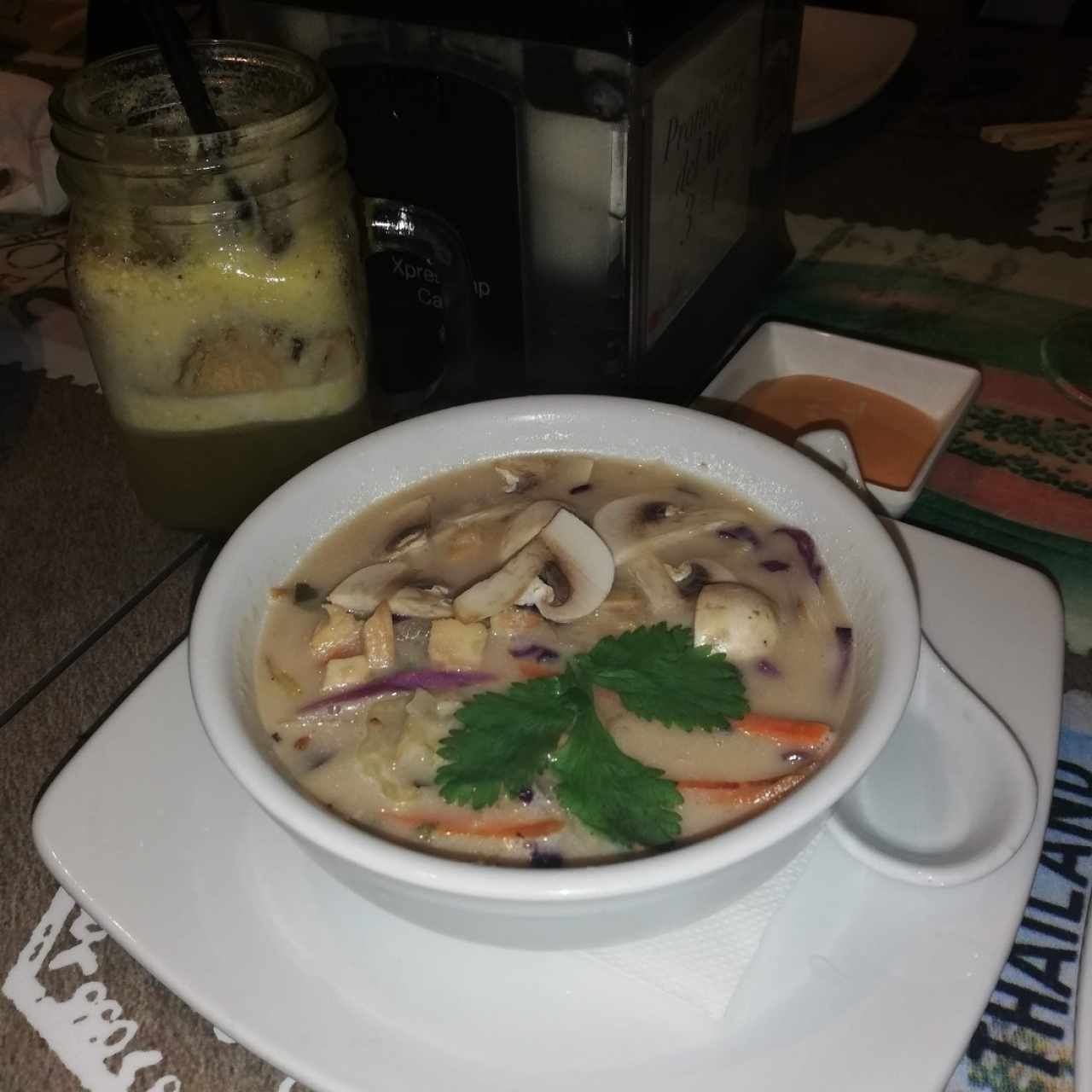 Tom Kha Gai sopa de crema de hongos