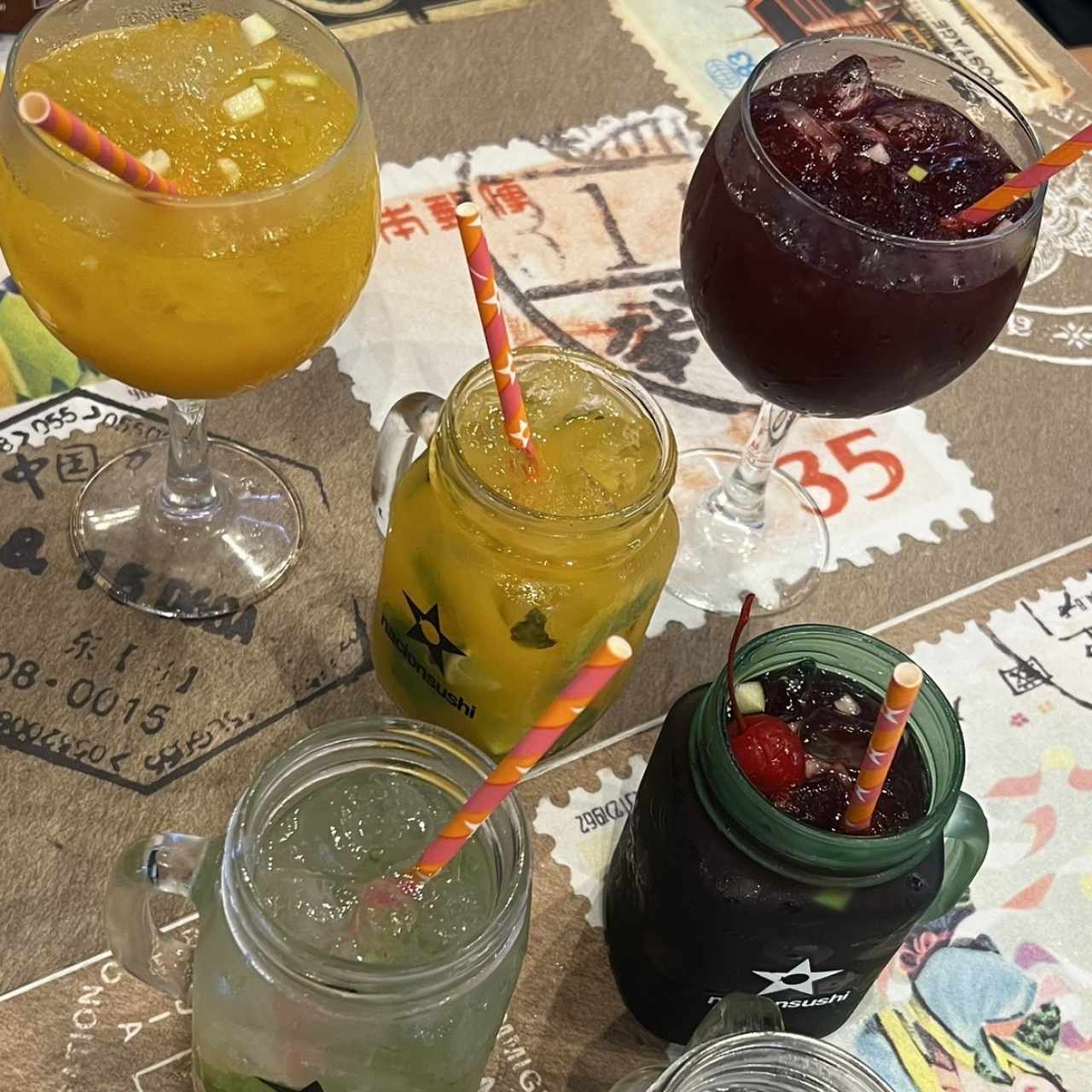 Sangria, sangria mango, mojito de limón y maracuyá 