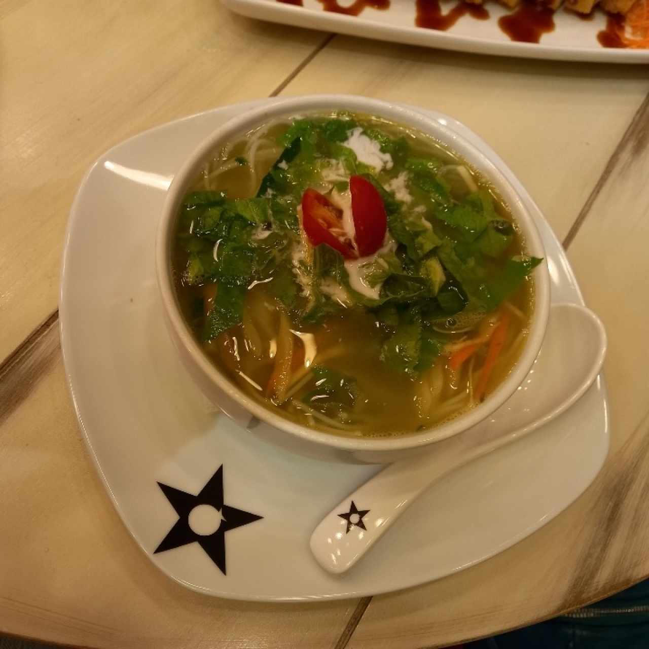 sopa Okigai de mariscos