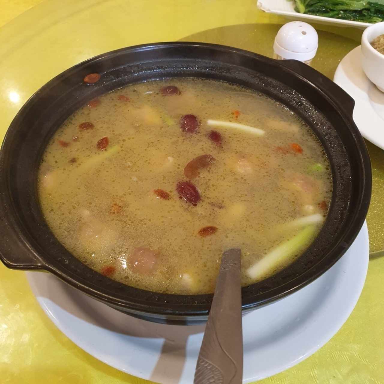 sopa de pollo