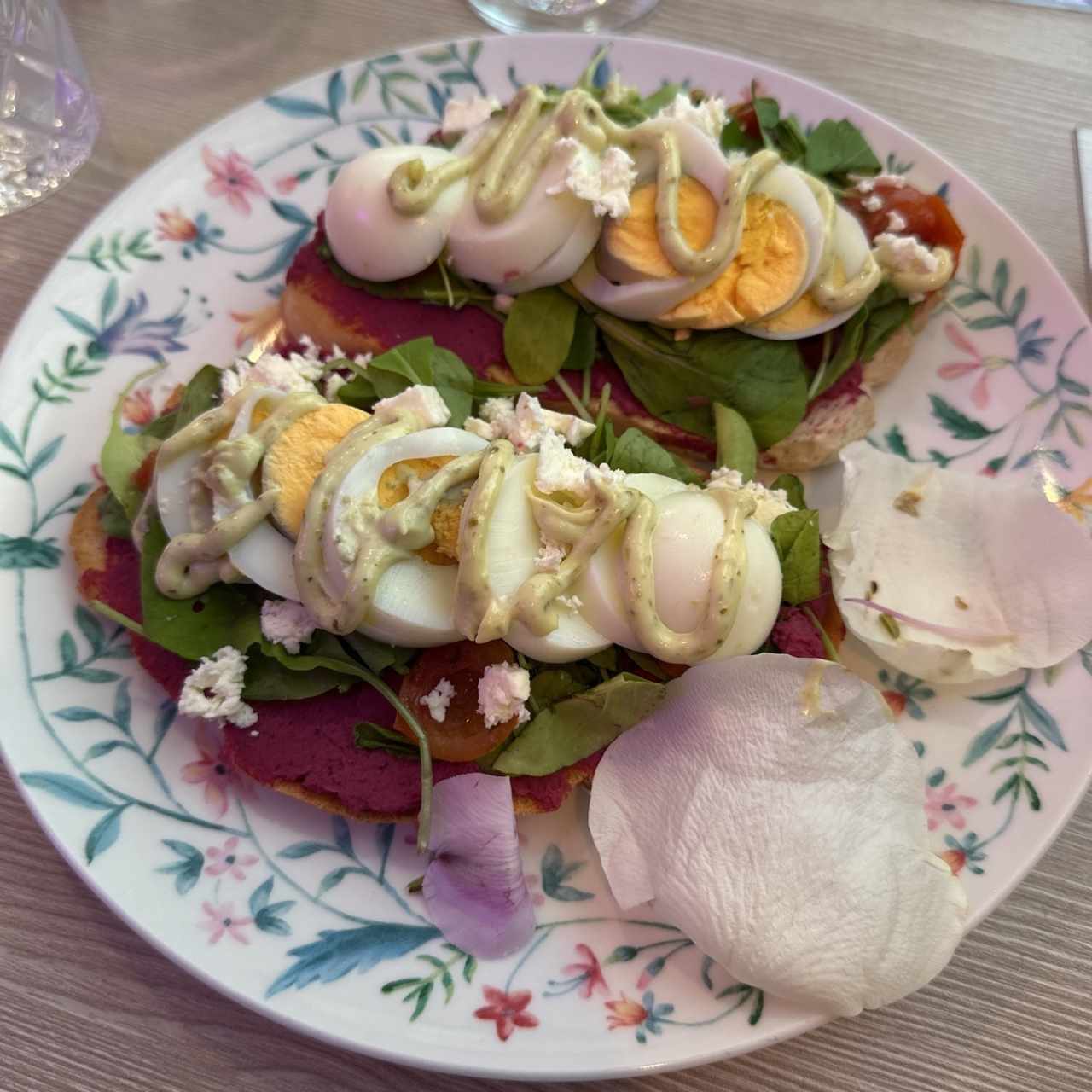 Pink hummus toast 