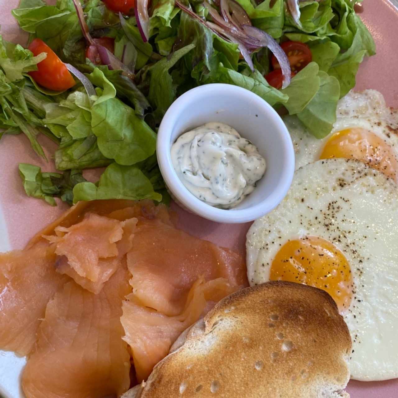 Benefictinos de salmon con tostada de masa madre 