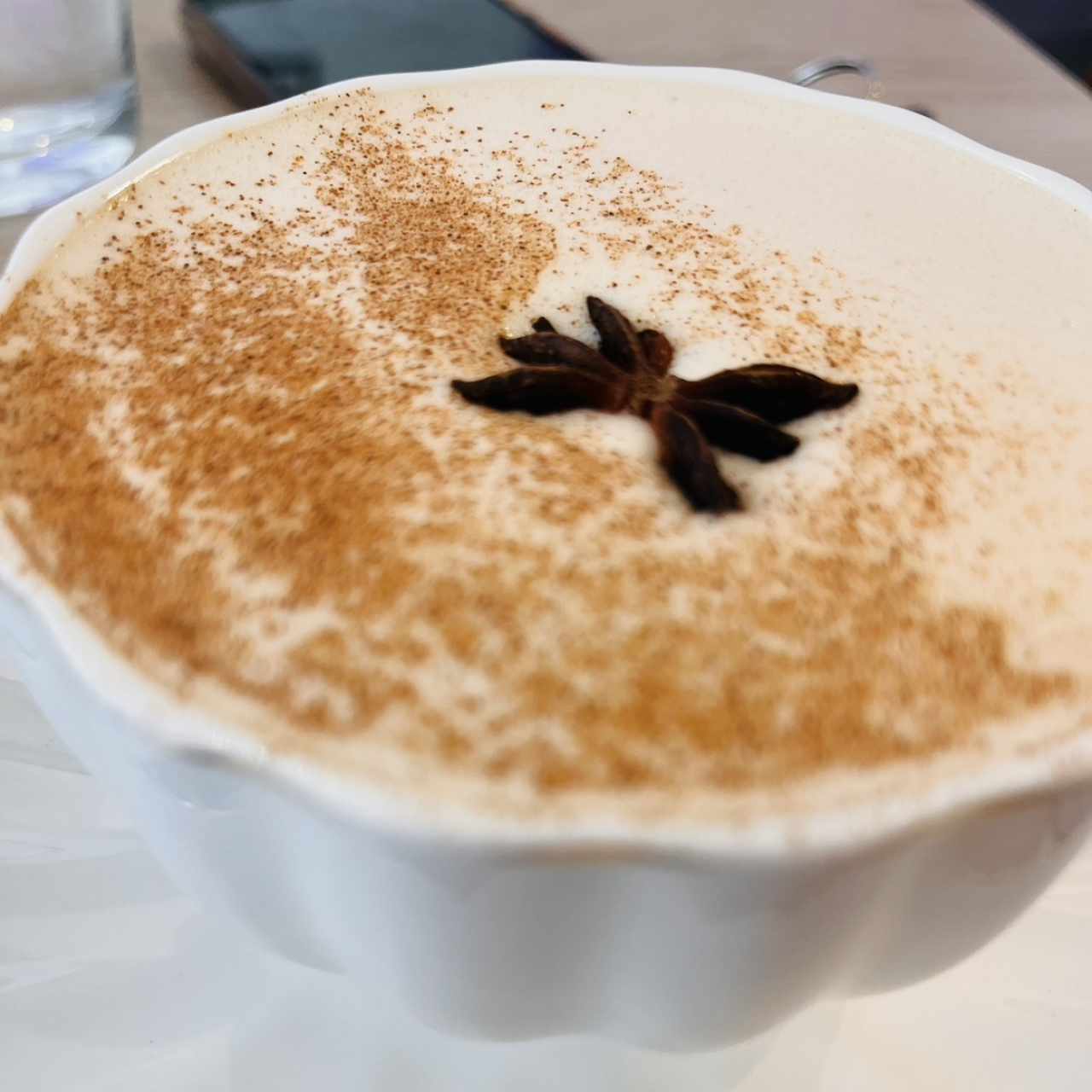 Chai té con leche de almendra