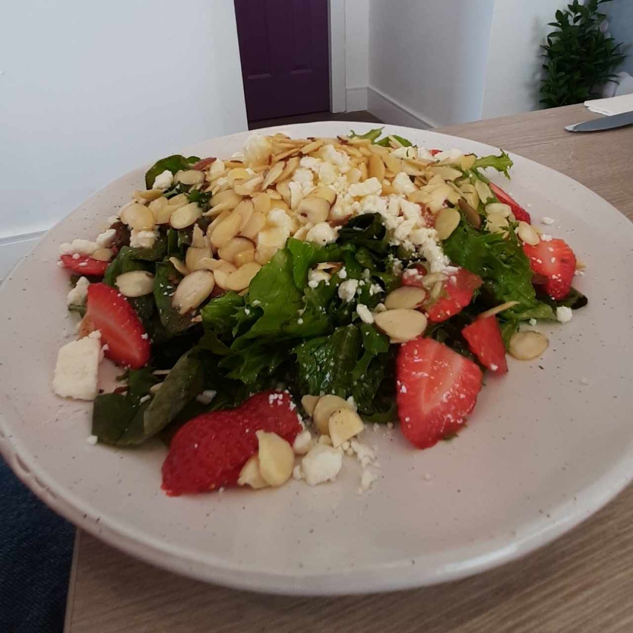 Ensalada de fresas con queso