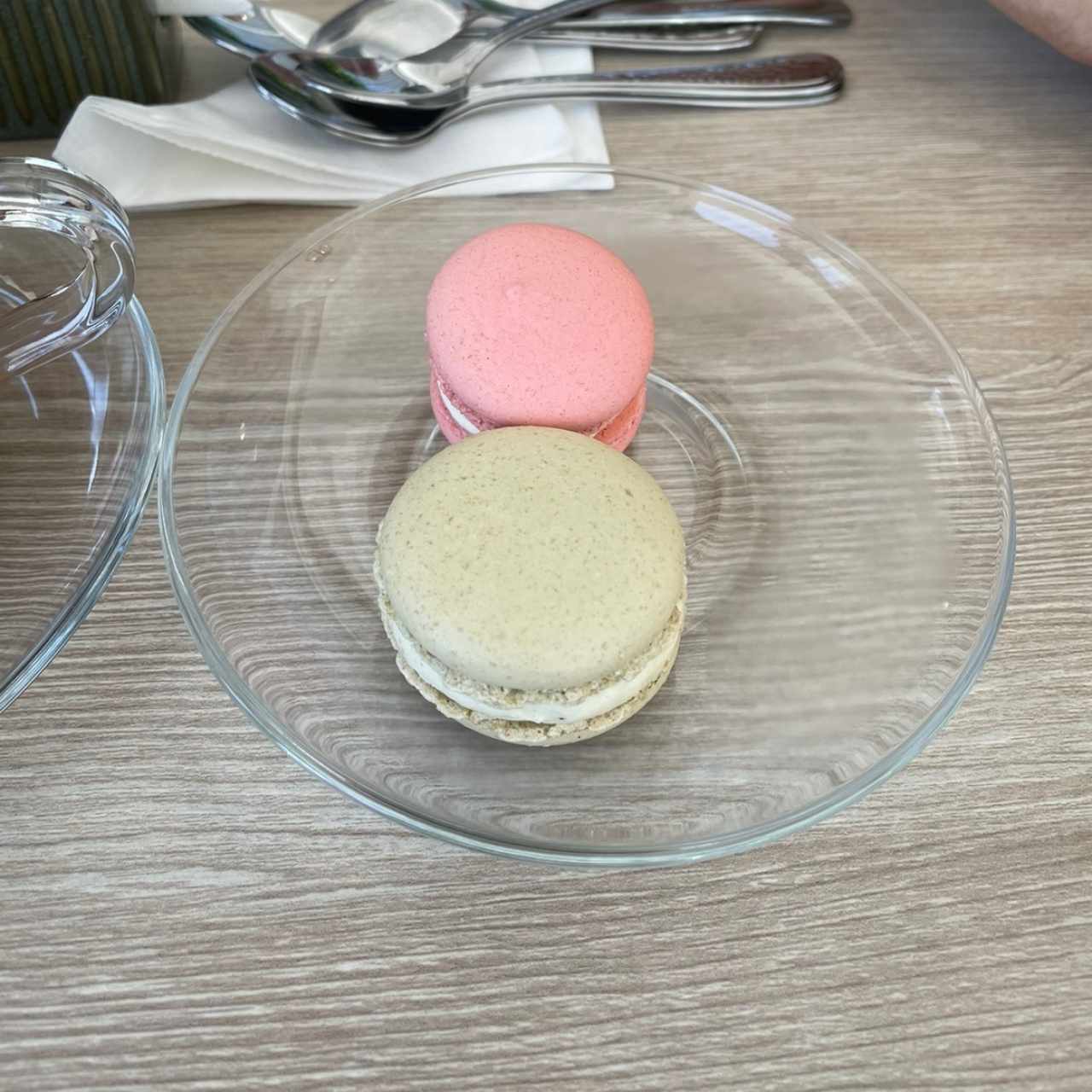 Macaron de fresa y limón