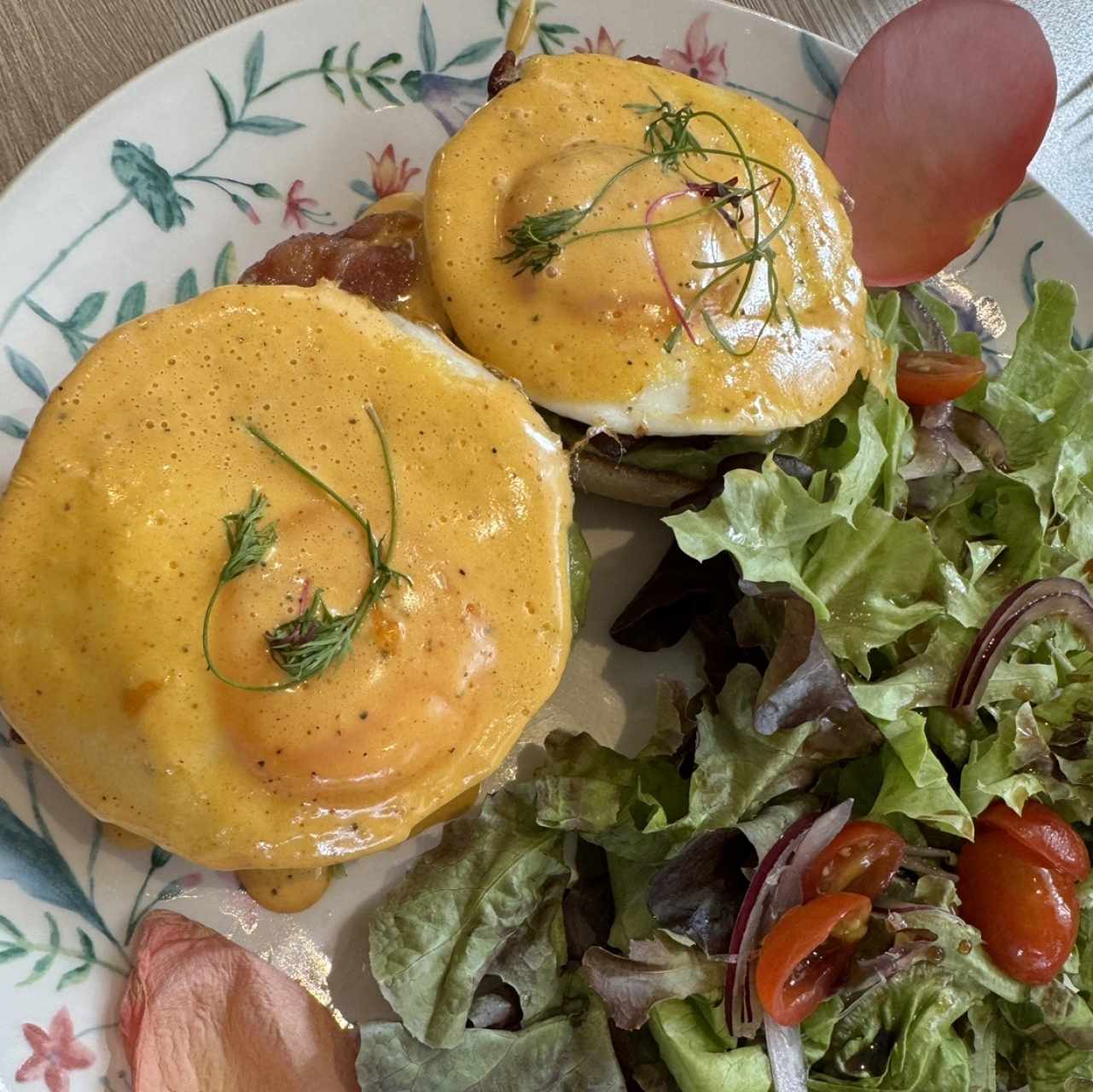 Benedict-Ish - Bacon y Aguacate