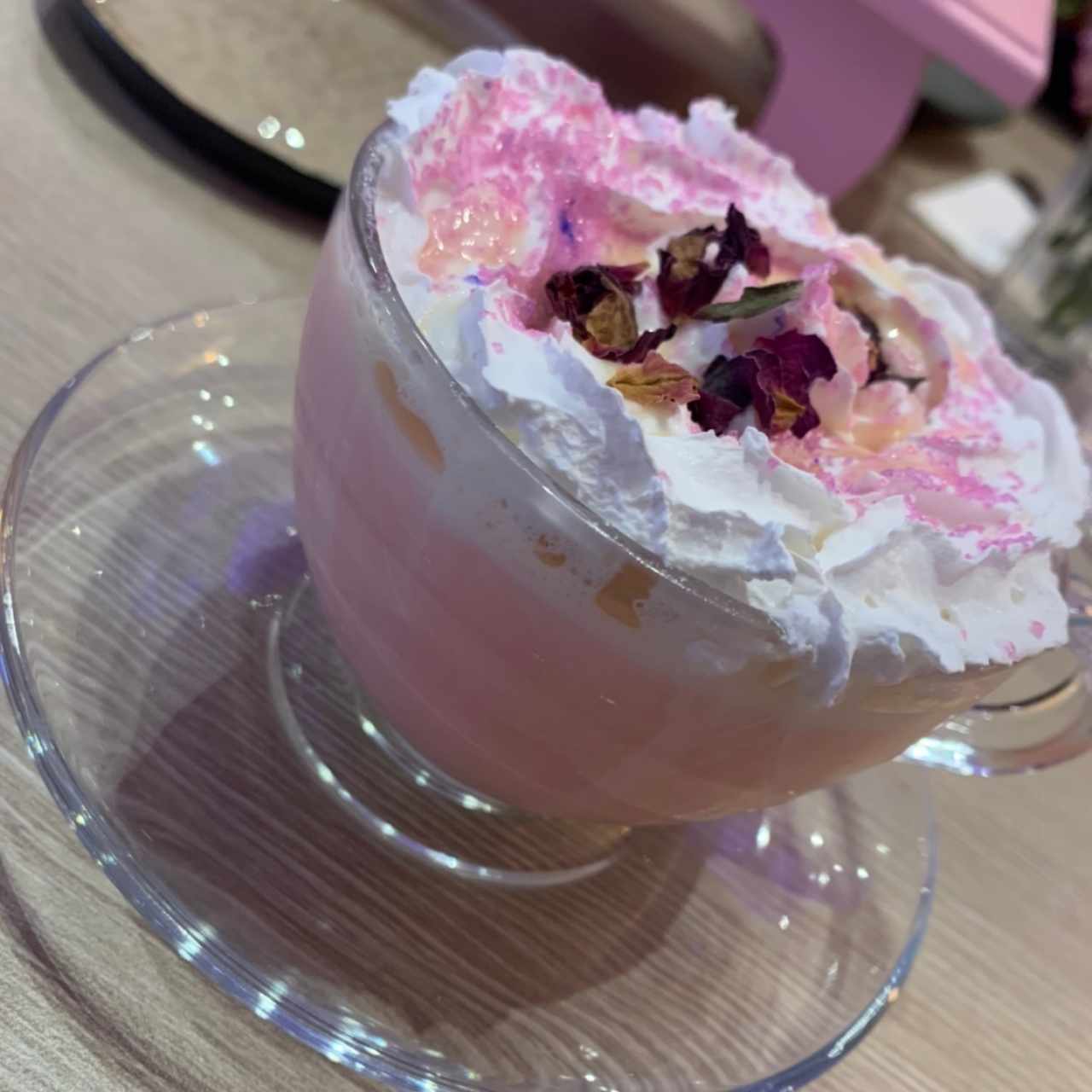 Raspado de rosas latte sin café 