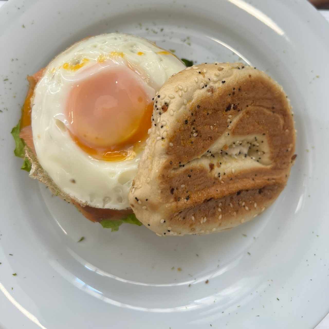 Bagel con salmon 