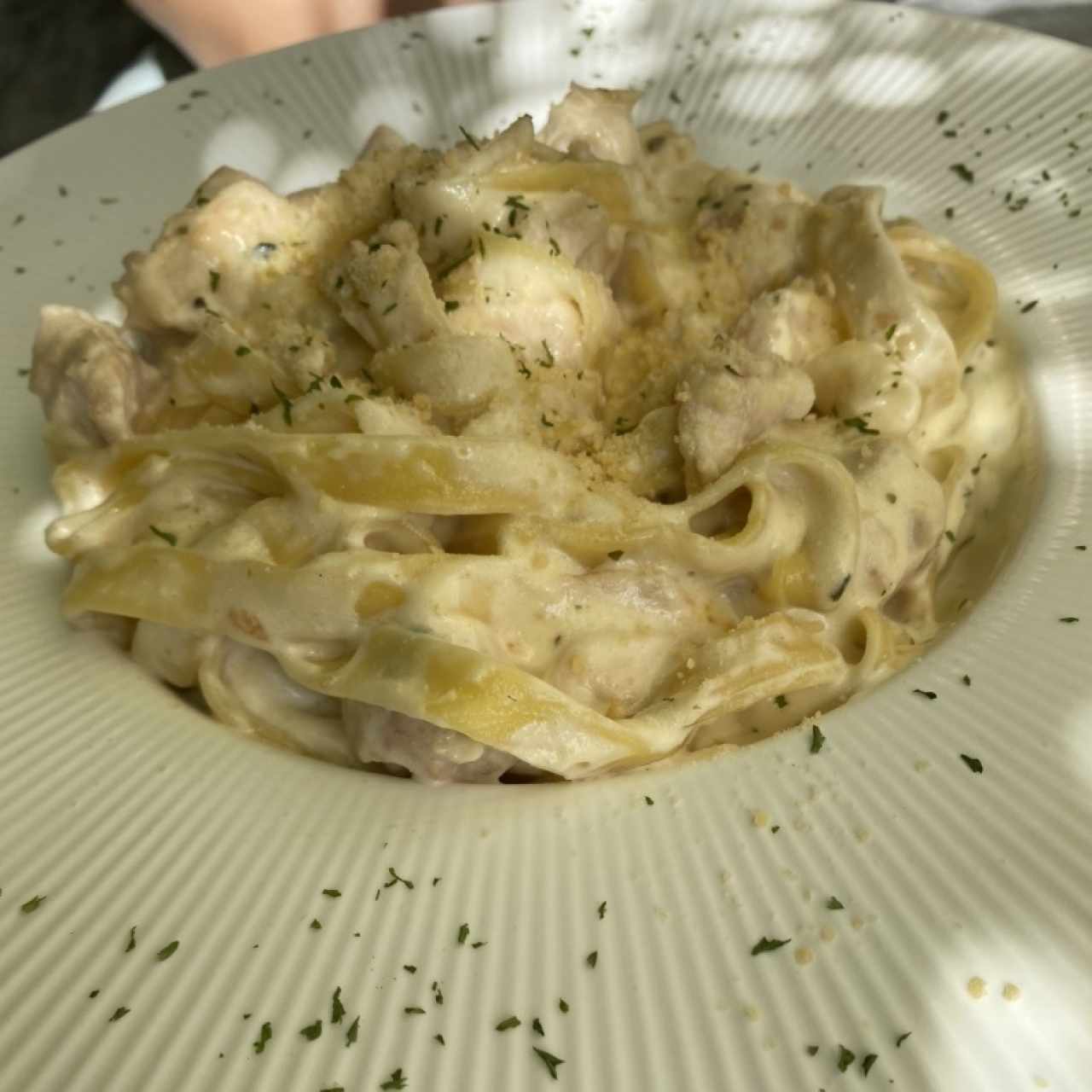 Fetuccine alfredo con pollo 