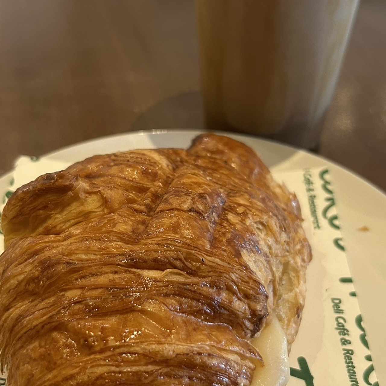 Croissant de Jamon con Queso