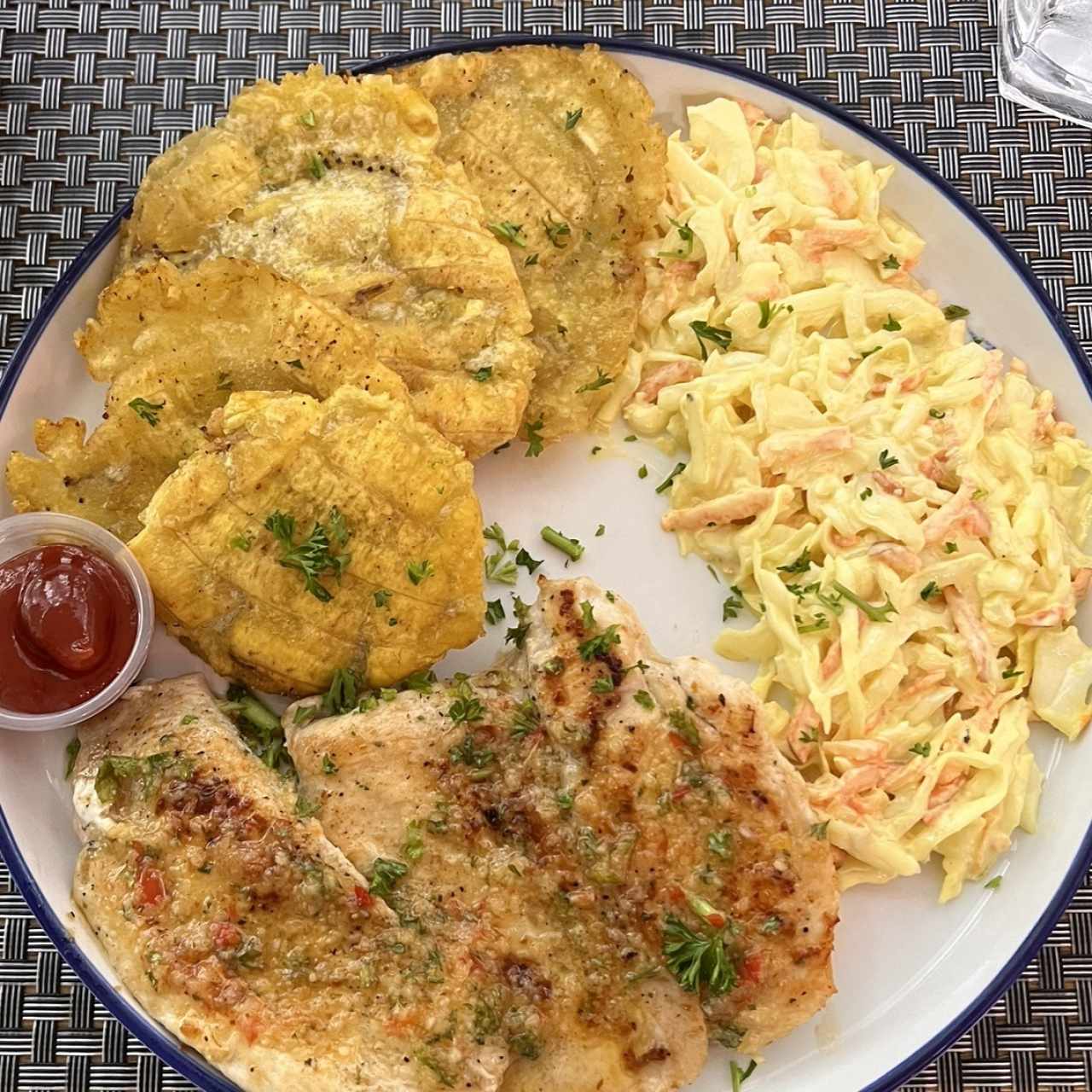 Pollo al ajillo