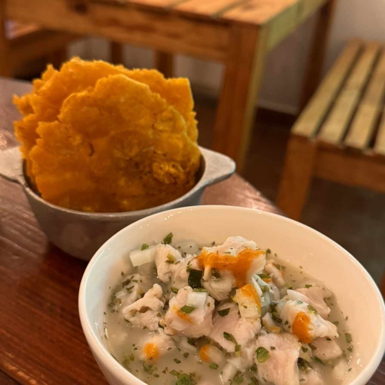 Ceviche y patacones 