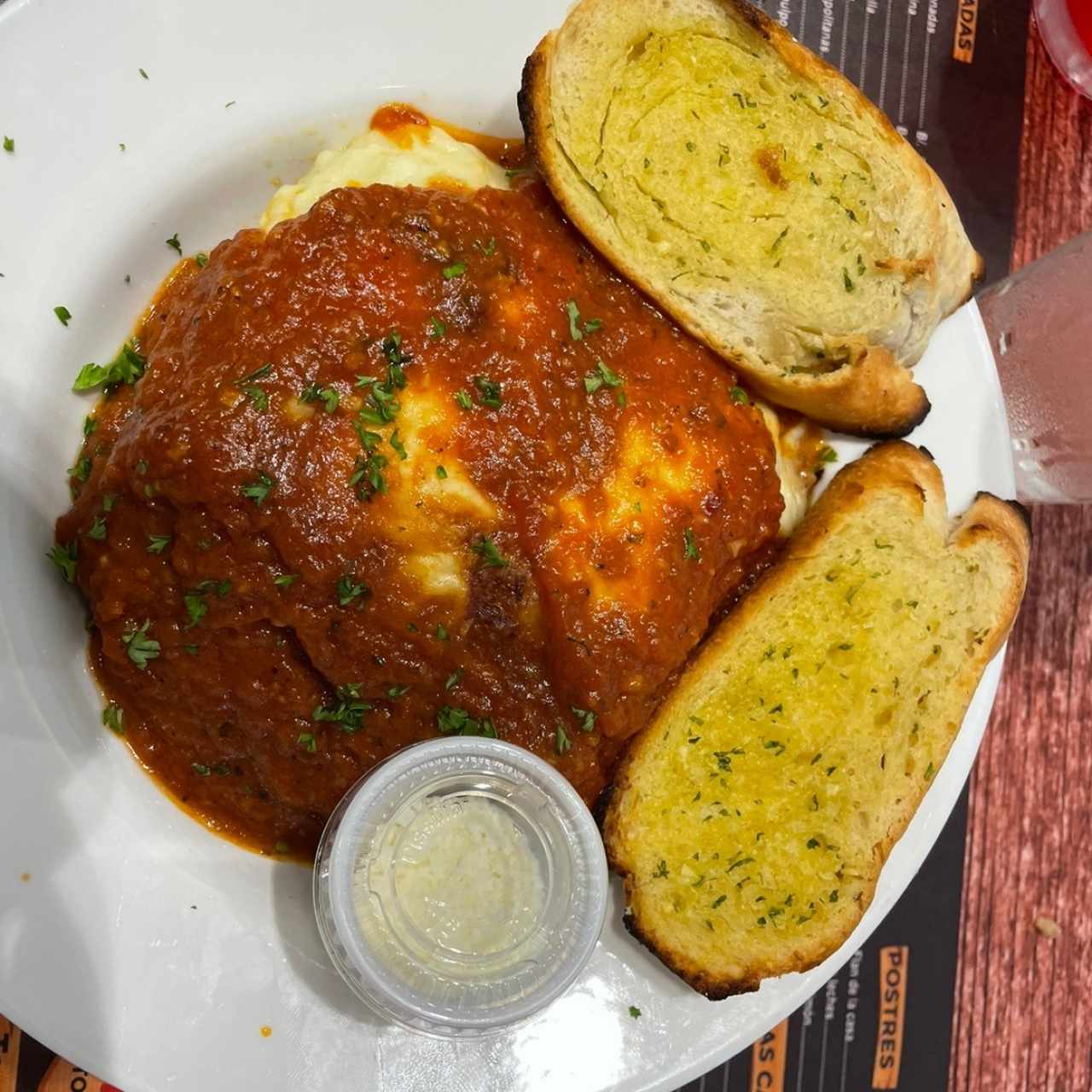 Lasaña de Carne en Salsa Roja o Blanca