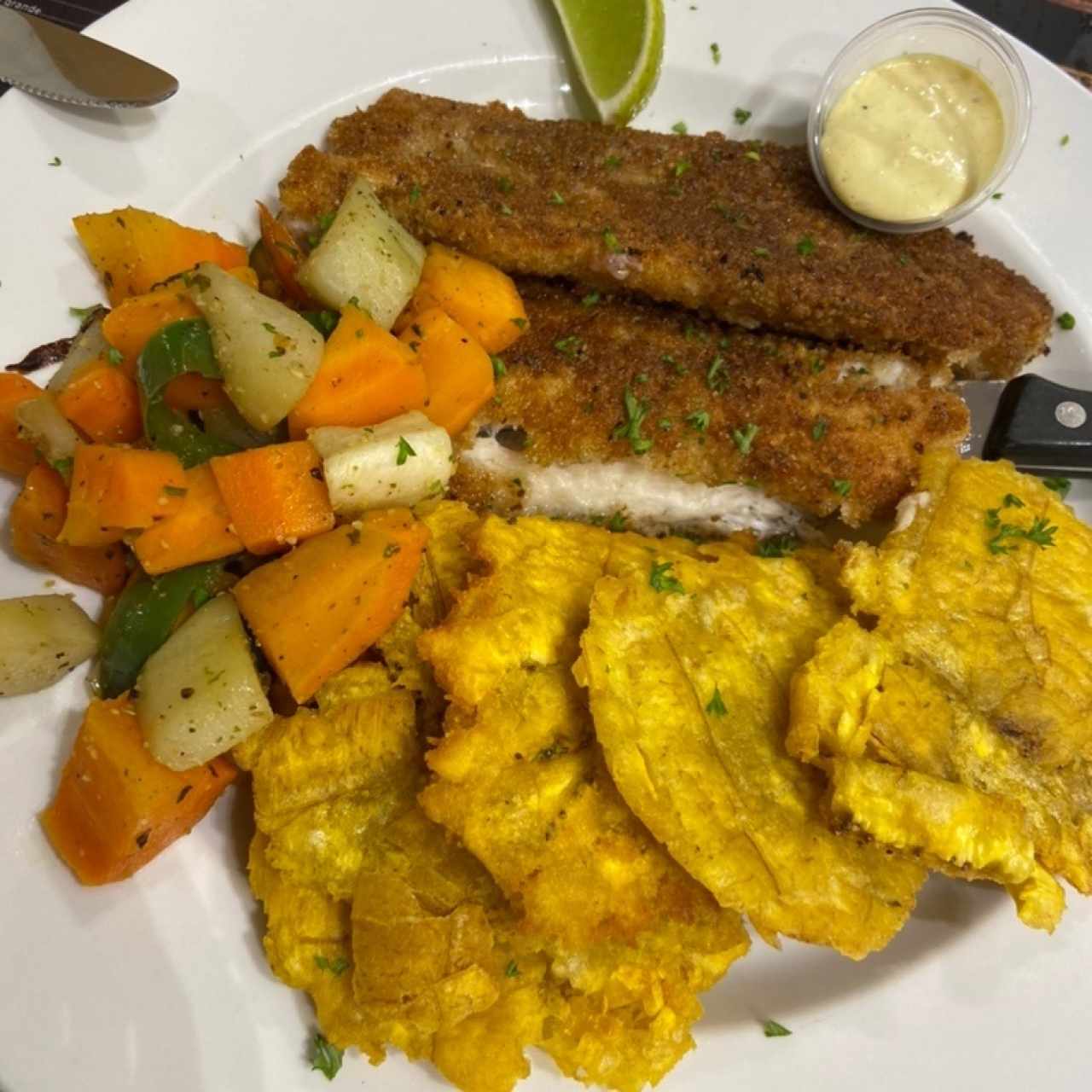 Filete de corvina a la Plancha, al Ajillo, a la Criolla o Apanada