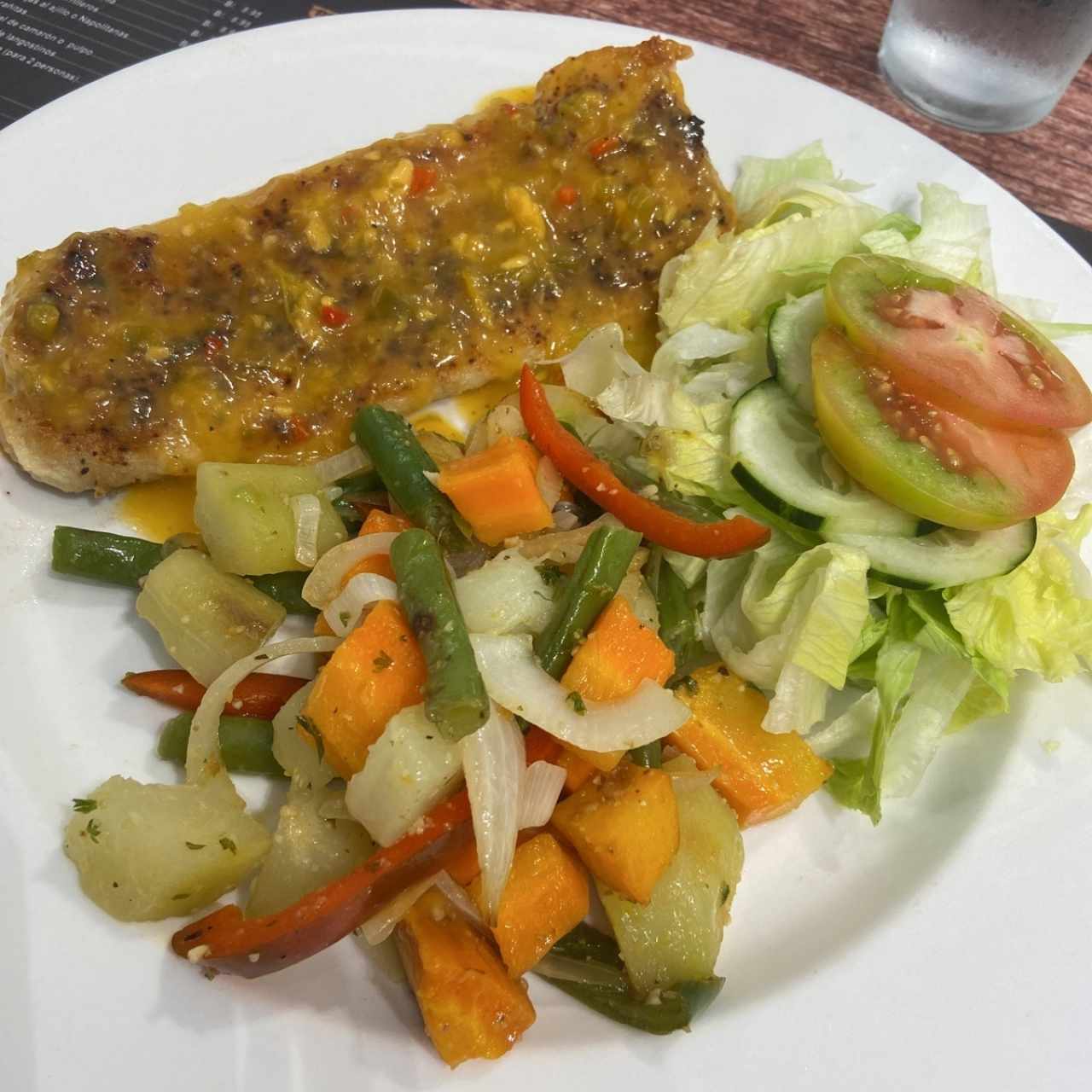 Filete de corvina a la Plancha, al Ajillo, a la Criolla o Apanada