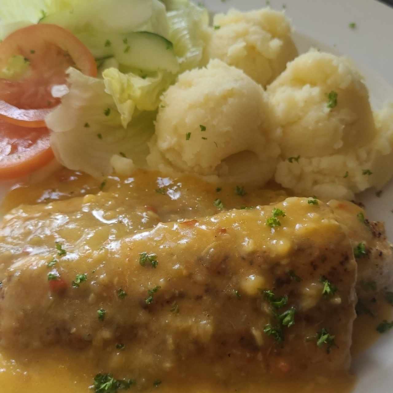 Filete de corvina a la Plancha, al Ajillo, a la Criolla o Apanada