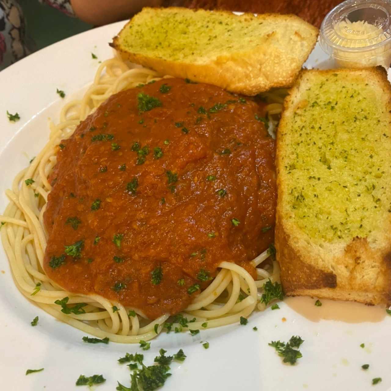 Espaguettis con Pollo, Lomo, Boloñesa, Albóndigas, Alfredo con Jamón o Carbonara