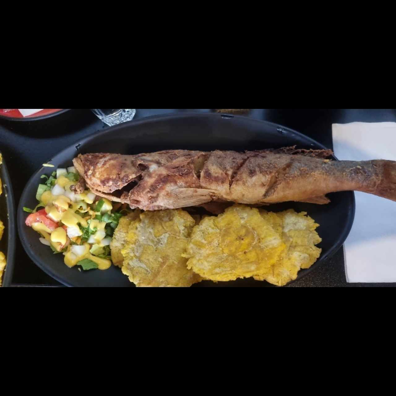 pescado frito entero