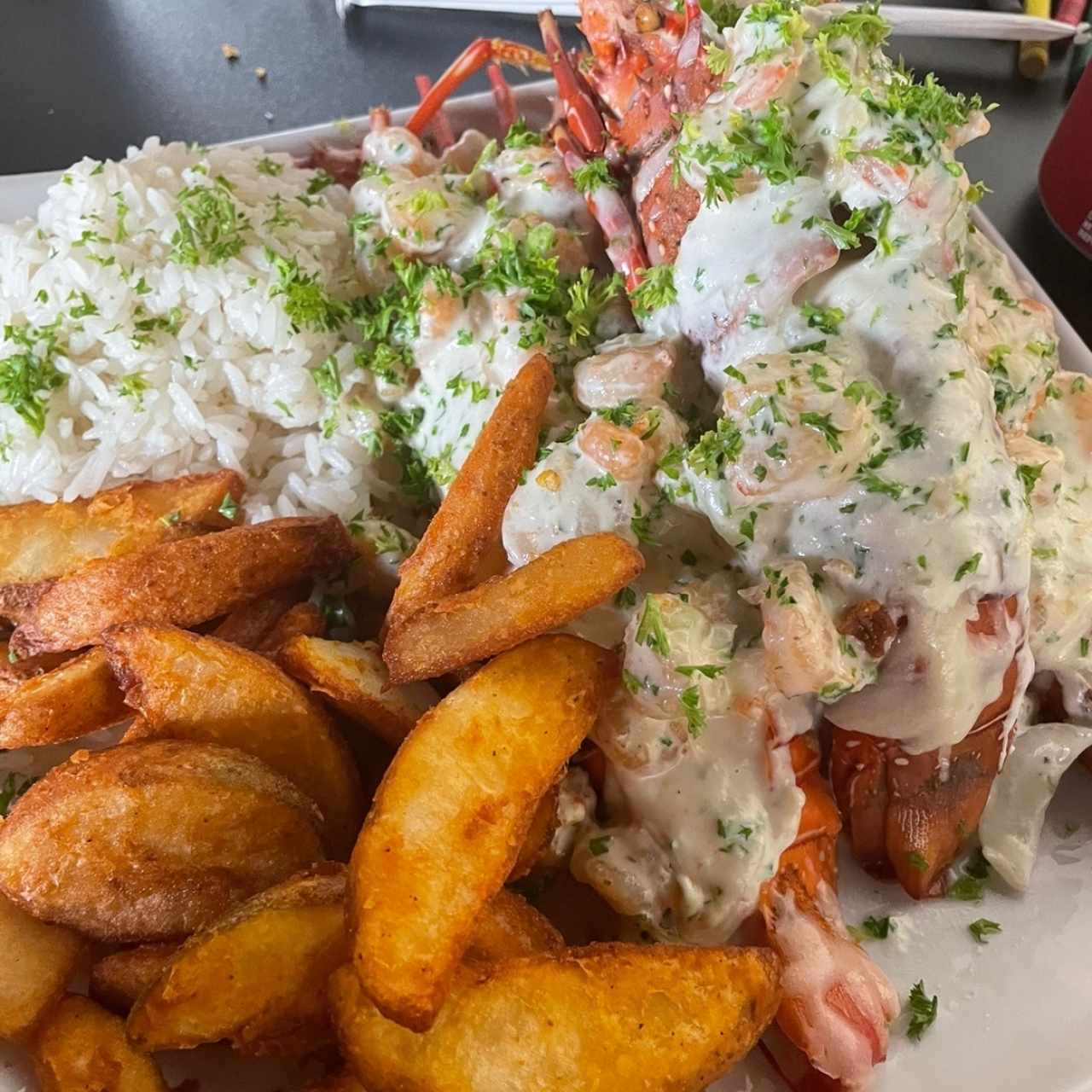 Langosta con camarones en salsa blanca