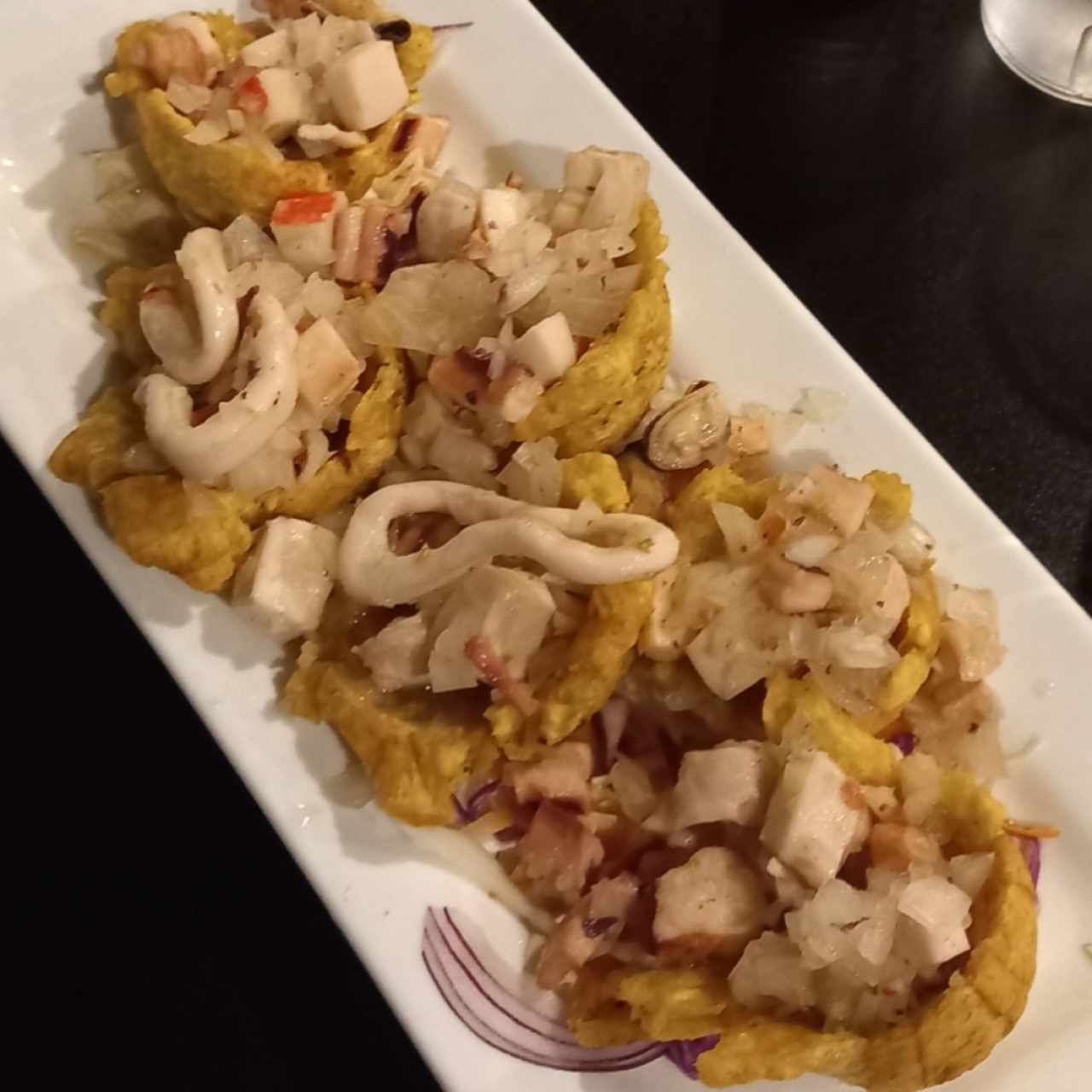 Patacones rellenos de ceviche