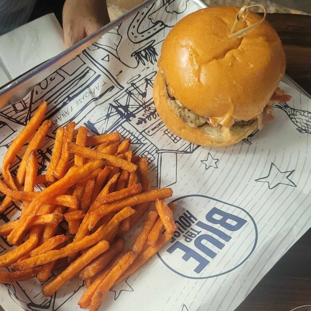 Burger & Sandwiches - BLUE MOON BURGER