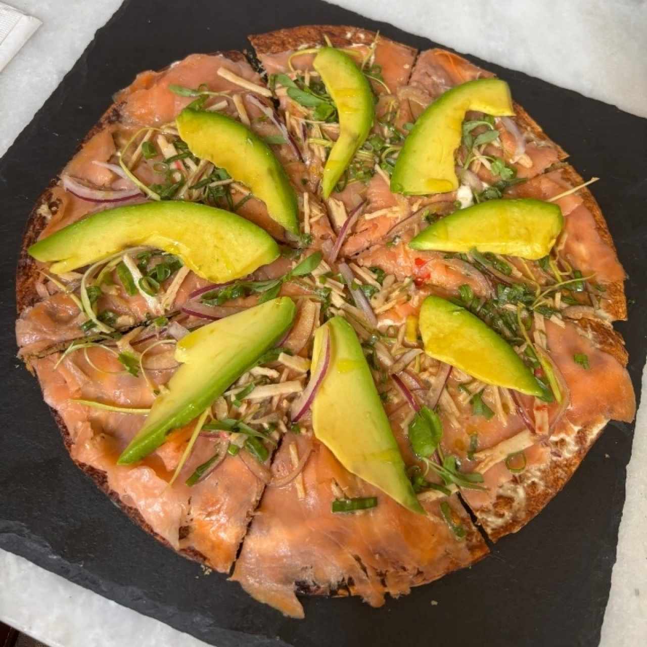 SMOKED SALMÓN PIZZA