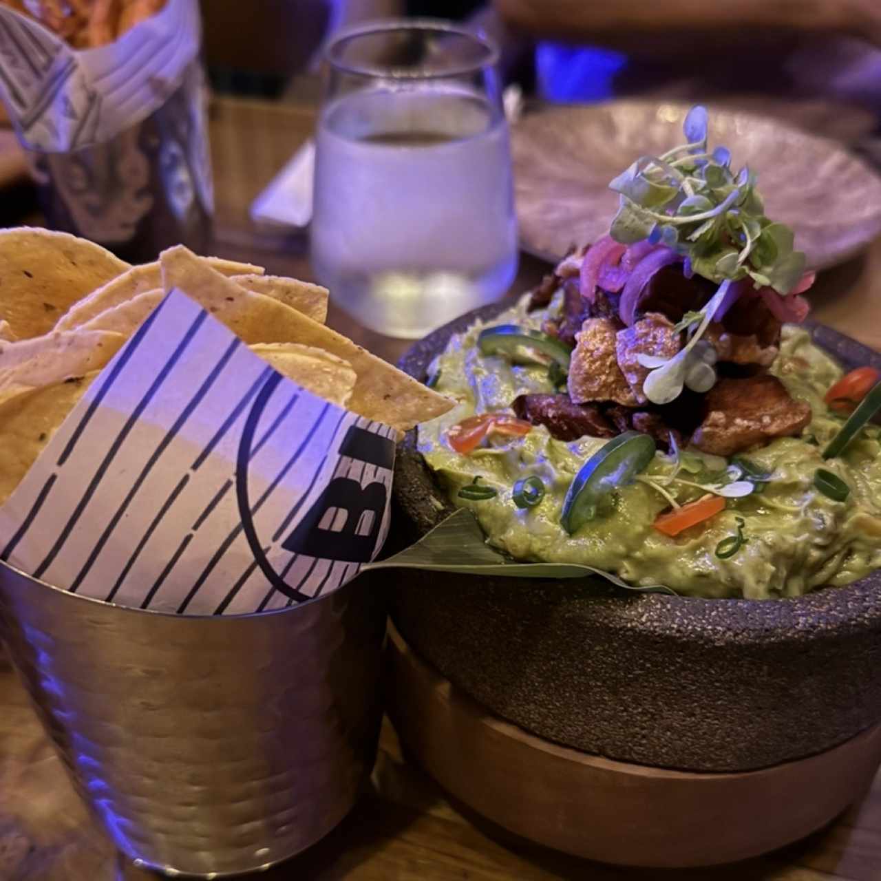 Guacamole con chicharrones