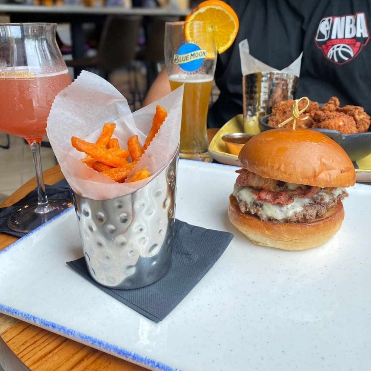 BLUE MOON BURGER