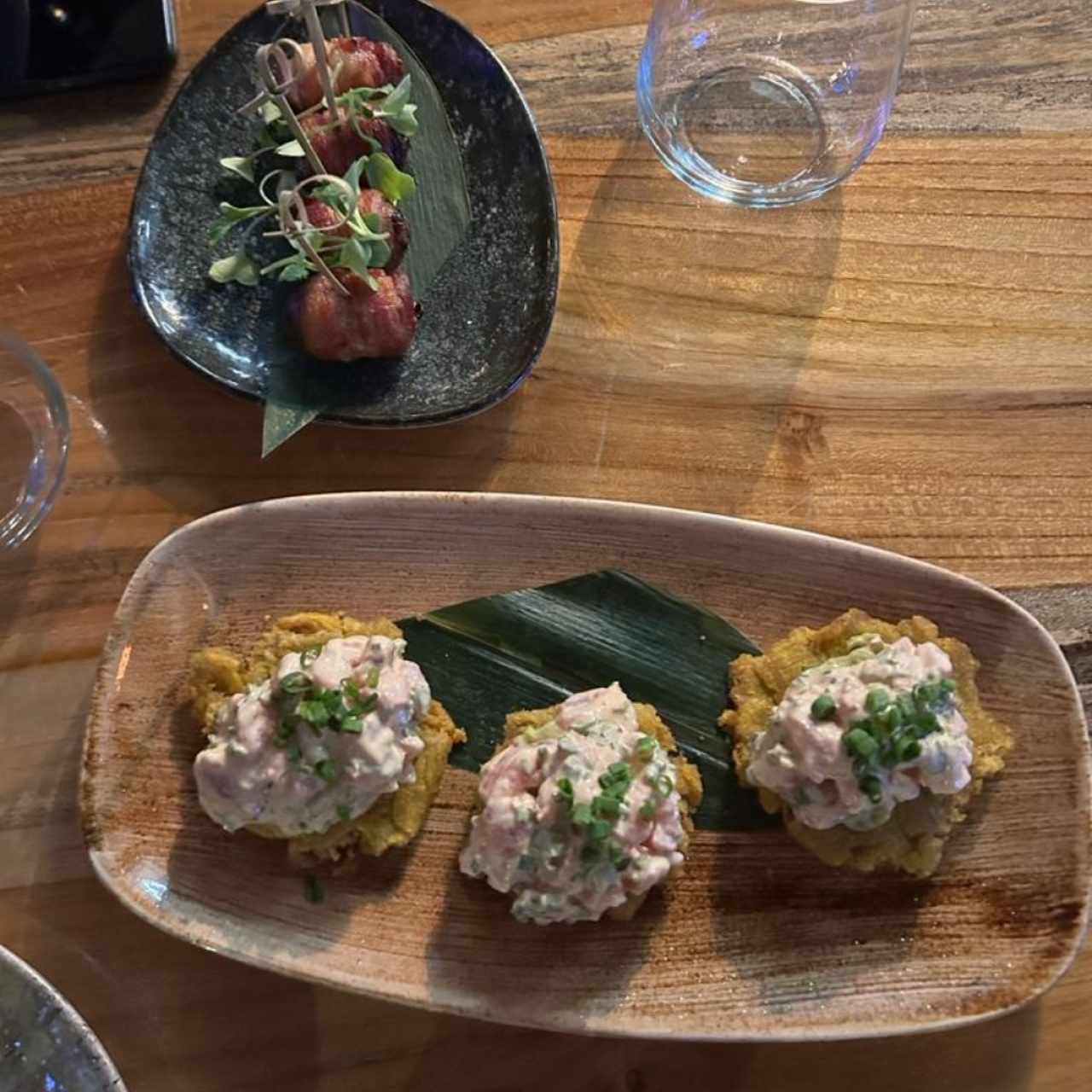 SMALL PLATES - Tostones de Atún