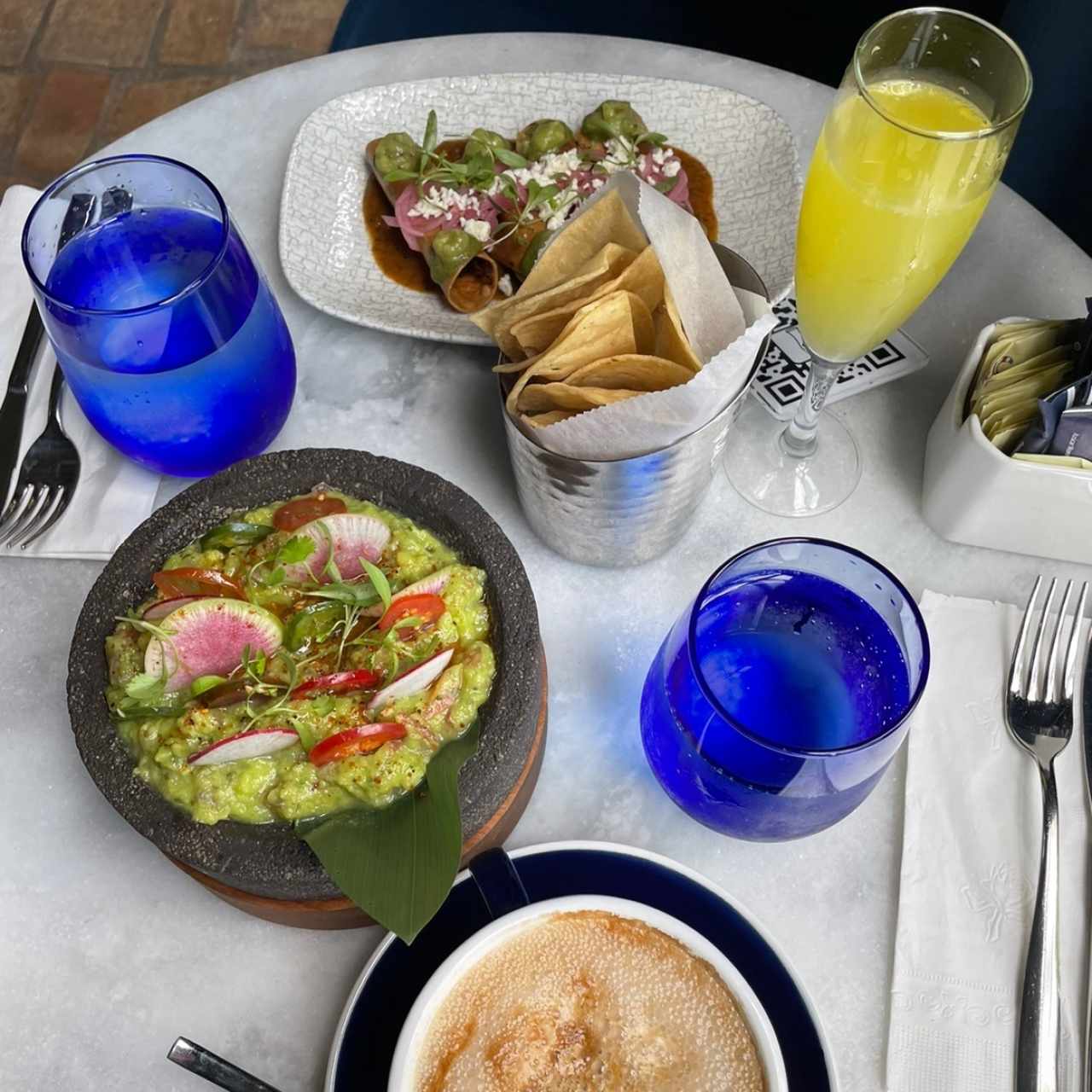 Tacos, Guacamole, Mimosa y Café 