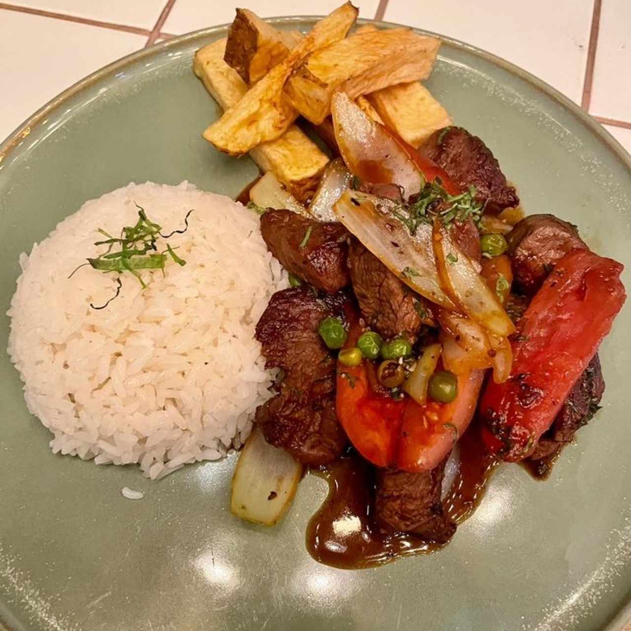 BIEN CRIOLLO - LOMO SALTADO