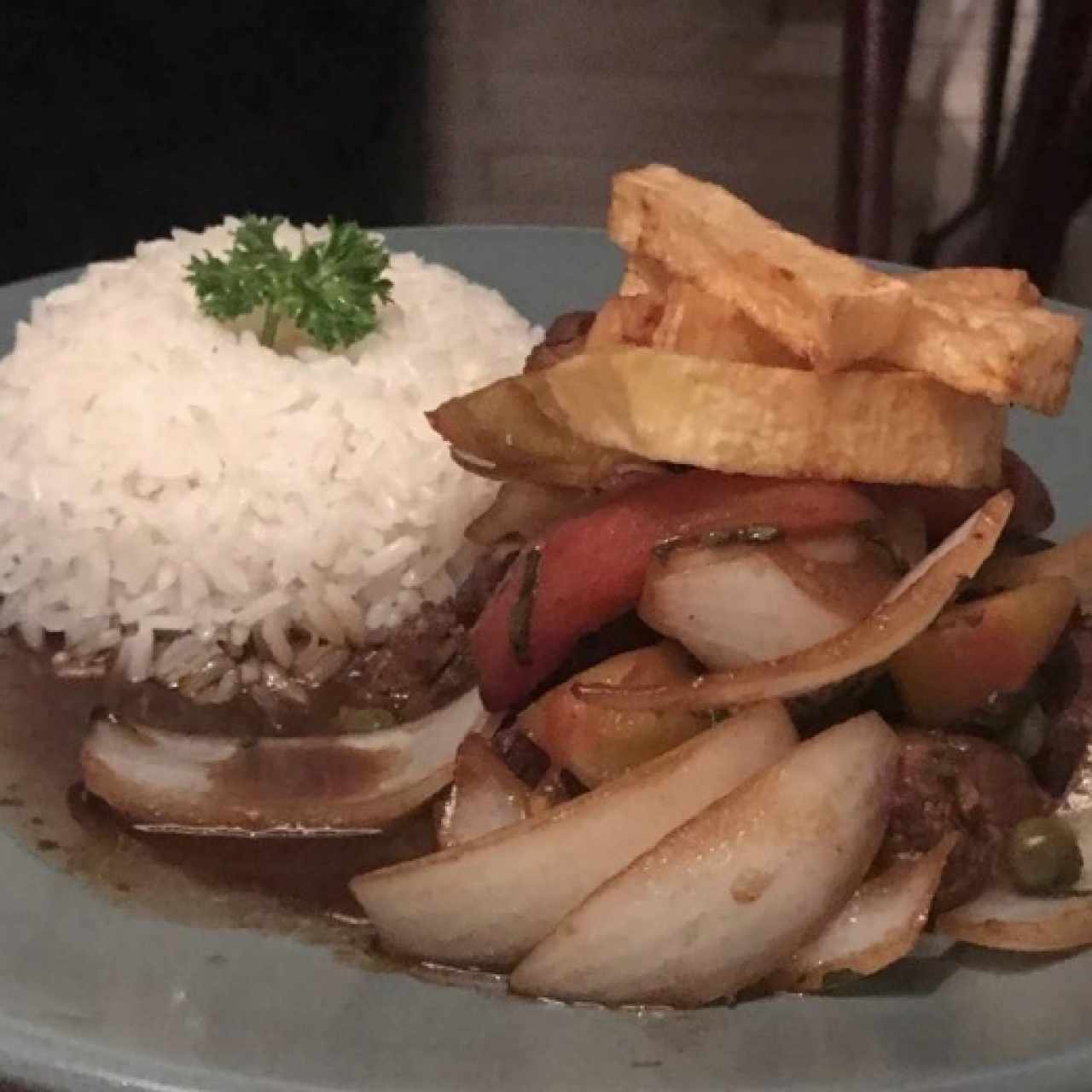 BIEN CRIOLLO - LOMO SALTADO