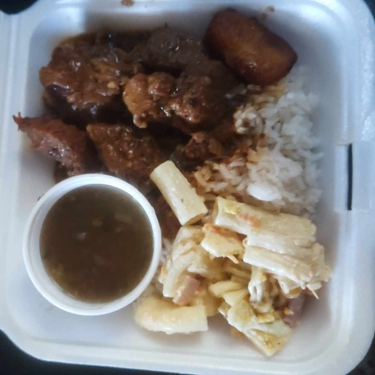 carne guisada arroz lentejas y ensalada de coditos 