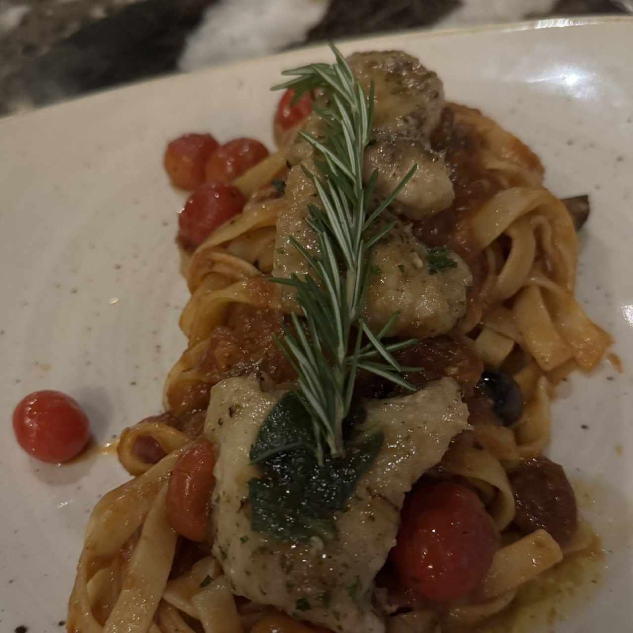 Pasta puttanesca con Pescado