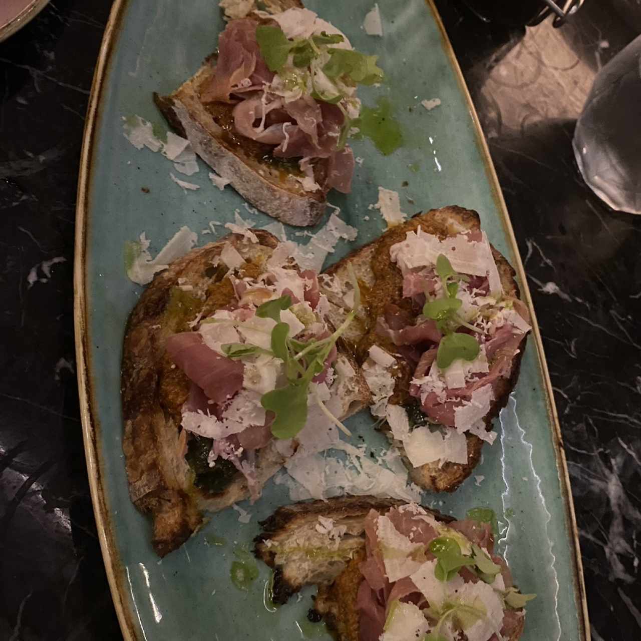 Bruschetta Prosciutto y Pesto di Pistacchio