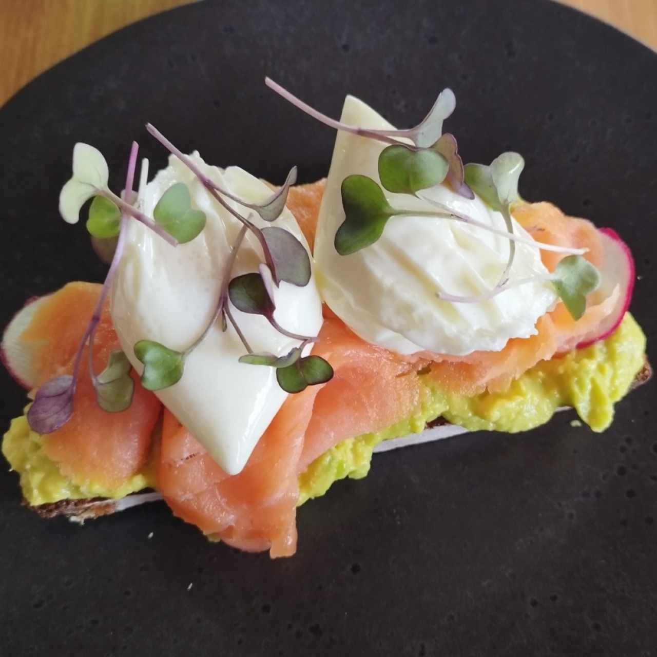 Tartines d'Avocat et Oeufs pochés