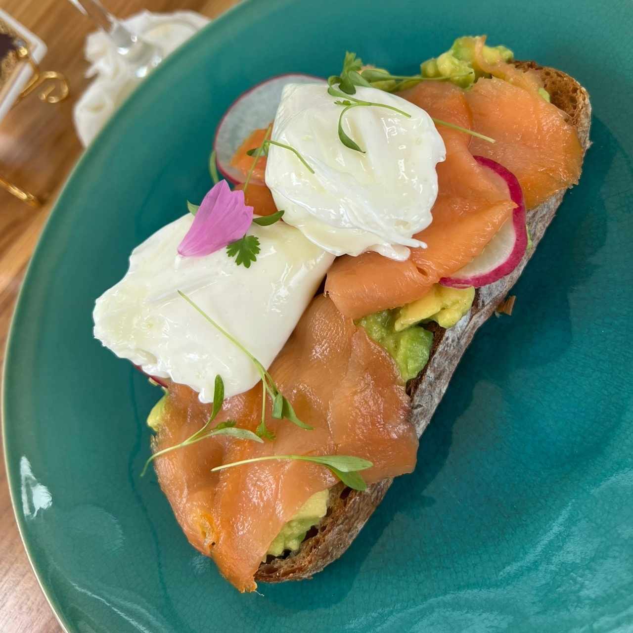 Tartines d'Avocat et Oeufs pochés