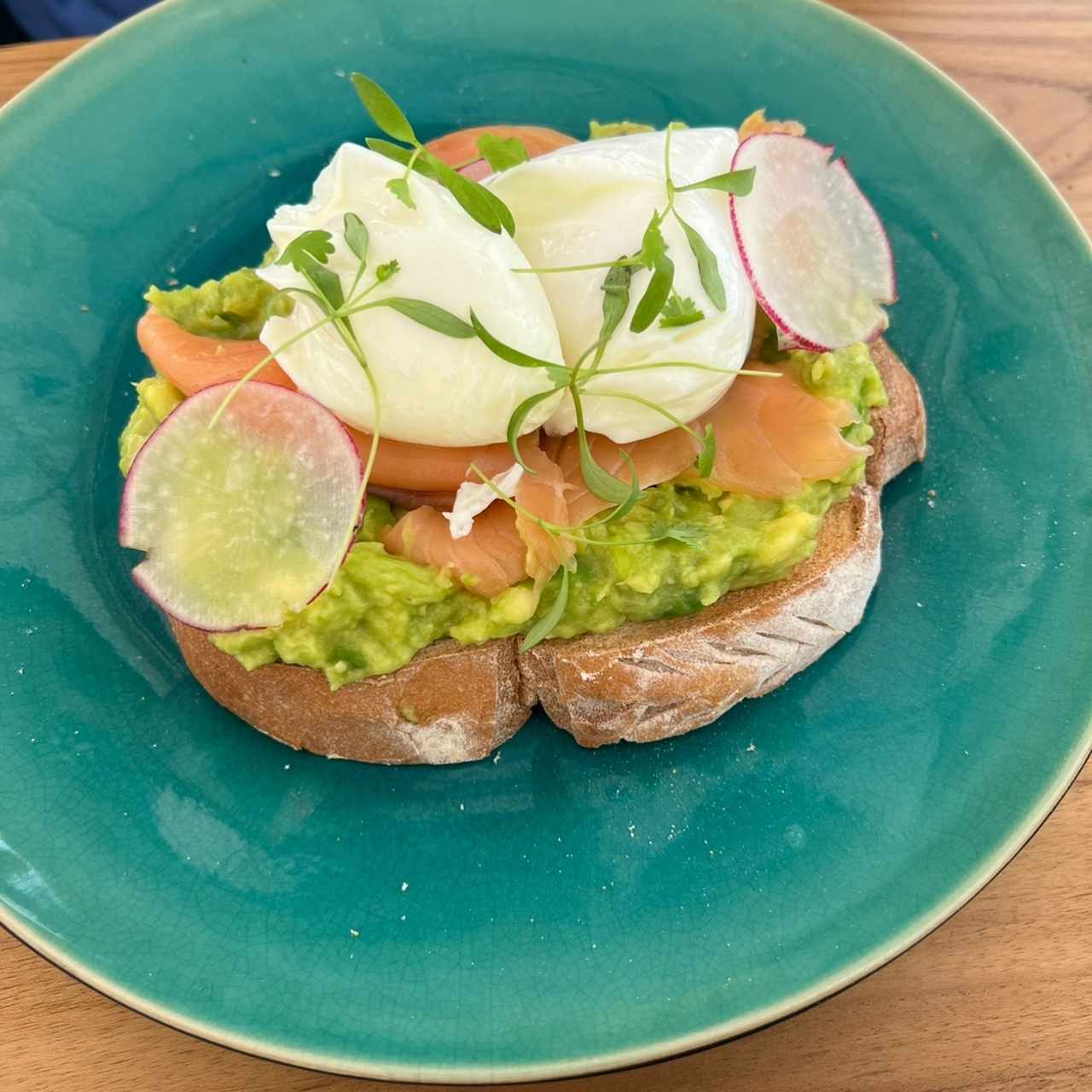 Tartines d'Avocat et Oeufs pochés